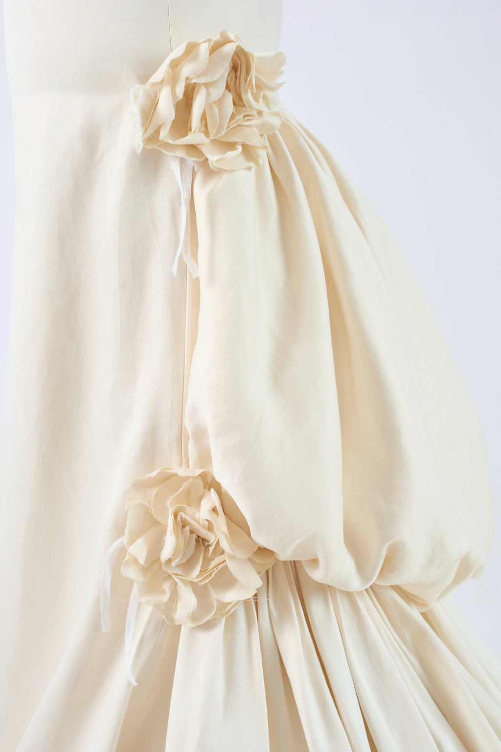 Valentino Sposa S/S 2007 Mikado gown with rosettes and bustle effect. Closeup of rosettes. Valentino archival wedding dress bridal gown