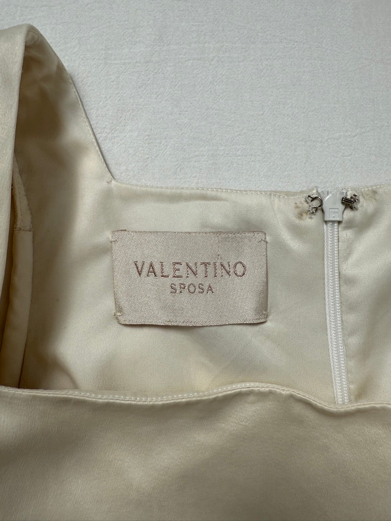 Valentino Sposa S/S 2007 Mikado gown with rosettes and bustle effect label. Valentino archival wedding dress bridal gown
