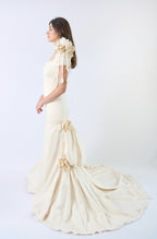 Valentino Sposa S/S 2007 Mikado gown with rosettes and bustle effect. Valentino archival wedding dress bridal gown
