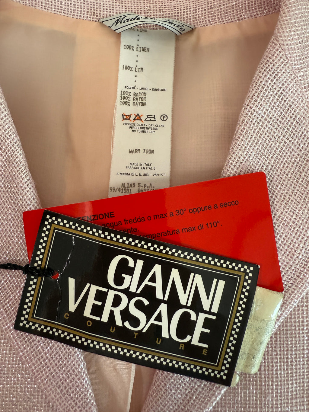 Archival Versace Spring Summer 1999 pink metallic linen jacket and high-waisted cropped pants set, worn by Kate Moss and Gisele Bundchen. 