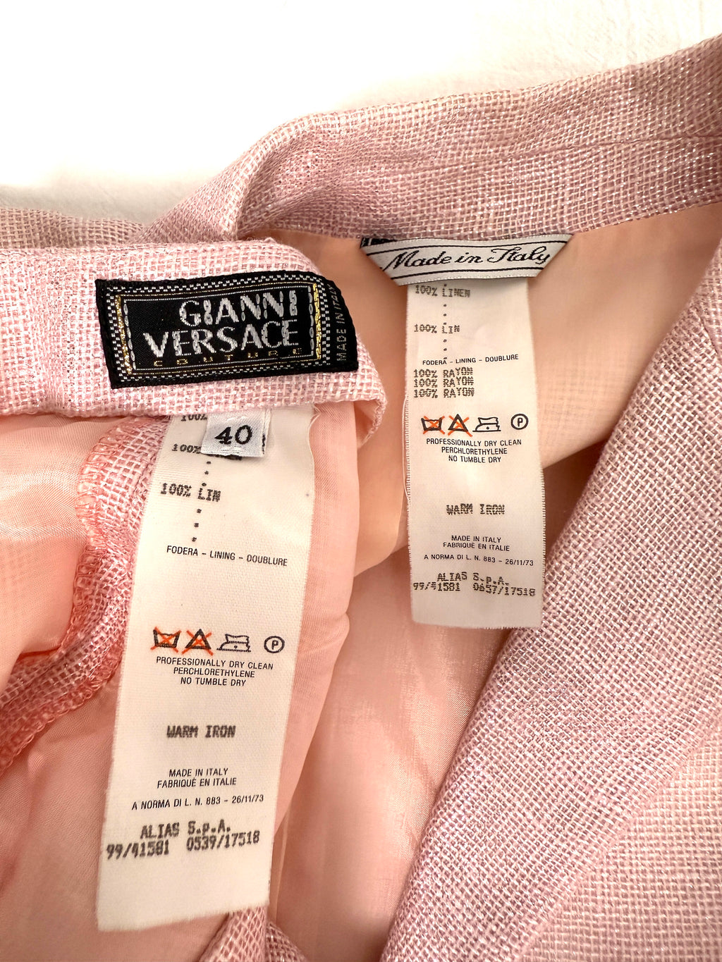 Archival Versace Spring Summer 1999 pink metallic linen jacket and high-waisted cropped pants set, worn by Kate Moss and Gisele Bundchen. 
