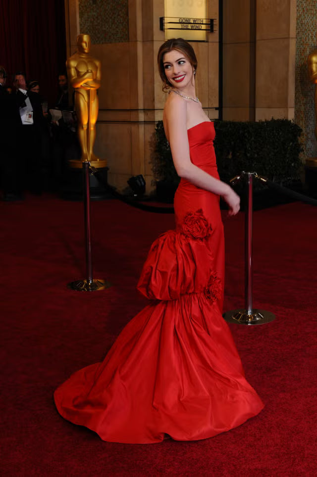 Anne Hathaway wearing Valentino F/W 2002 haute couture with the same rosettes and bustle effect as the Valentino Sposa S/S 2007 gown. Valentino archival wedding dress bridal gown