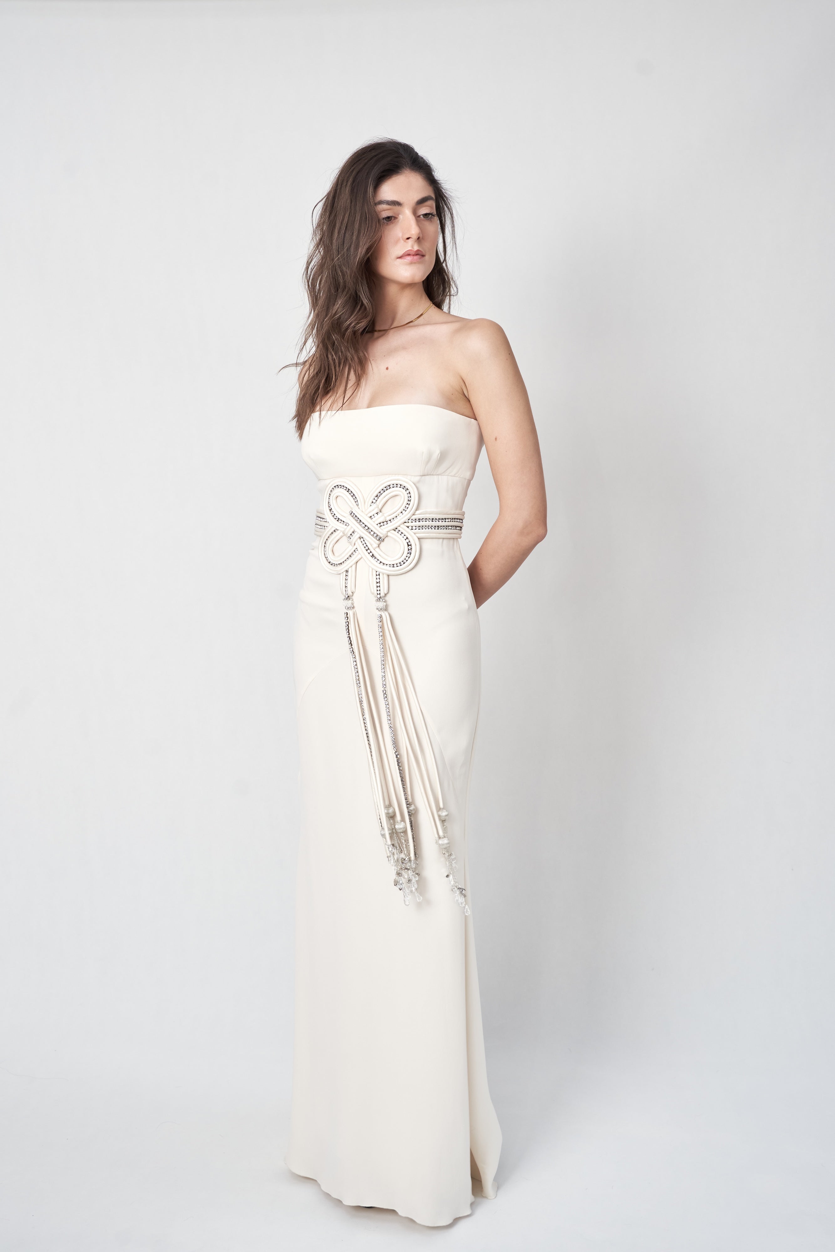 Valentino SS2006 ivory column gown — side view showing tassel and train silhouette, Keira Knightley